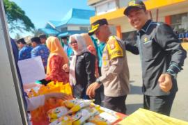 Wujud Pelayanan Kepada Masyarakat, Personel Polres Kaur Monitoring Pasar Murah 