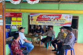 Minggu Kasih di Desa Pelajaran II, Bhabinkamtibmas Tukar Informasi dan Sampaikan Imbauan Kamtibmas 