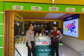 Patroli Keliling, Sat Samapta Polres Kaur Sambangi Counter HP 
