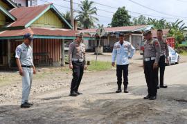 Jelang Mudik Lebaran, Sat Lantas Polres Mukomuko Bersama DishuB Cek Jalan yang Rusak 