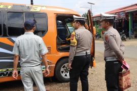Pastikan Kelayakan Angkutan Umum Pada Mudik Lebaran, Sat Lantas Polres Mukomuko Bersama Dishub Lakukan Ramp Check