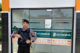 Patroli Rutin, Personel Sat Samapta Polres Kaur Lakukan Pengecekan Obyek Vital ATM 