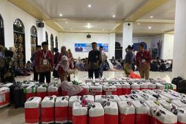 Polres Kaur Lakukan Pengamanan dan Pengawalan Calon Jamaah Haji Tahun 1445 H/ 2024 M menuju Wisma Haji 