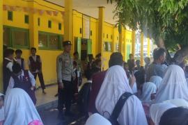 Sampaikan Imbauan Kamtibmas Kepada Pelajar, Polres Kaur dan Polsek Jajaran Laksanakan Police Go To School  