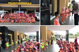 Terima Kunjungan TK Integral Lugmanul Hakim, Sat Lantas Polresta Bengkulu Berikan Edukasi Tentang Lalu Lintas 