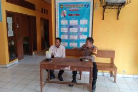 Sambangi Masyarakat untuk Wujudkan Kamtibmas yang Kondusif, Bhabinkamtibmas Sampaikan Pesan Kamtibmas  