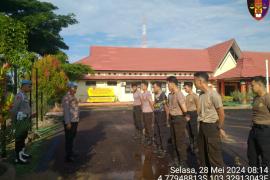 Polres Kaur Berikan Penindakan Fisik Terhadap Personel yang Tidak Melaksanakan Pengamanan Pelantikan Panwascam dan Pelantikan PPS 