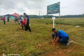Polsek Ketahun dan Kodim Lakukan Karya Bhakti Penanaman Pohon Dalam Rangka TMMD Ke-120
