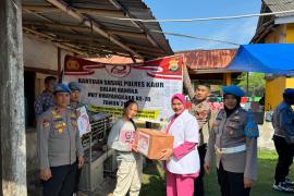 Sambut Hari Bhayangkara Ke-78, Polres Kaur Salurkan Bansos