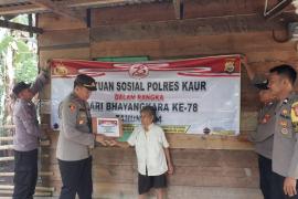 Polres Kaur Kembali Salurkan Bansos dalam Rangka HUT Bhayangkara ke-78 Kepada Warga Kurang Mampu 