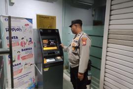 Pantau Objek Vital Kondusif, Polsek Ratu Samban Patroli Dialogis 