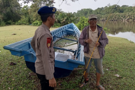 Sat Polair Polres Mukomuko Sambangi Warga Pesisir, Sampaikan Imbauan Pilkada Damai dan Waspada Hoaks