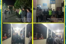 Selalu Siaga, Si Propam Polres Kaur Cek Kelengkapan Anggota yang Melaksanakan Piket Fungsi Yanmas  