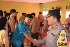 Silahturahmi Kamtibmas Kapolres Kaur Gerebek Rumah Masyarakat 