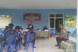 Bhabinkamtibmas Polsek Lebong Utara Hadiri Bimtek PPS Desa Embong