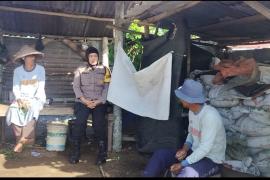 Bhabinkamtibmas Kelurahan Padang Serai Sampaikan Himbauan Kamtibmas melalui Sambang Door to Door