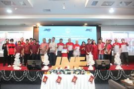 JNE Sambut Natal 2024 dengan Melesat Antar Kebahagiaan yang Penuh Cinta dan Kasih
