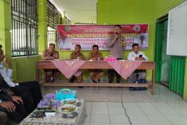 Bhabinkamtibmas Polsek Pino Raya Hadiri Musyawarah Penetapan Calon Penerima BLT Desa Suka Bandung