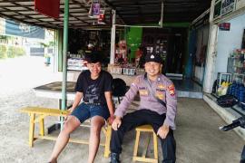 Bhabinkamtibmas Kampung Melayu Sambangi Warga Kel. Kandang, Sampaikan Pesan Kamtibmas