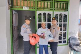 Polres Bengkulu Selatan Gelar “Senin Berbagi” untuk Masyarakat Kurang Mampu