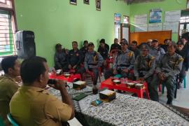 Polres Seluma Gelar Pelatihan Linmas untuk Tingkatkan Kapasitas dan Pemberdayaan di Desa Bukit Peninjauan II