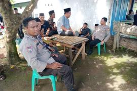 Kanit Binmas Polsek Pino Sambangi Warga Berduka di Desa Air Umban