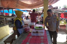 Bhabinkamtibmas Polsek Seginim Lakukan Sambang Door to Door untuk Jaga Kondusifitas Ekonomi Jelang Pilkada 2024