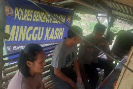Sat Binmas Polres Bengkulu Selatan Gelar Minggu Kasih, Dengar Keluhan Warga dan Laksanakan Cooling System