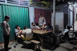 Polsek Seluma Timur Aktif Sambangi Warga untuk Jaga KamtibmasPolsek Seluma Timur Aktif Sambangi Warga untuk Jaga Kamtibmas