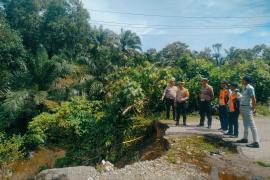 Satlantas Polres Bengkulu Selatan Lakukan Koordinasi dan Pengecekan Rawan Banjir dan Longsor Jelang Libur Bersama
