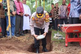Peletakan Batu Pertama Pembangunan Gereja GKSBS di Bengkulu Selatan