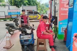 Patroli Polsek Sukaraja Antisipasi Keamanan dan Penyaluran BBM Bersubsidi di SPBU