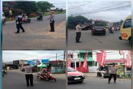 Polsek Muara Bangkahulu Laksanakan Pengaturan Lalu Lintas Pagi Hari, Ciptakan Kelancaran dan Keamanan
