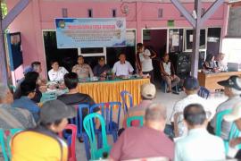 Polsek Pino Hadiri Musyawarah Desa untuk Verifikasi dan Penetapan Penerima BLT di Desa Ulak Lebar