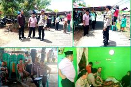 Bhabinkamtibmas Kelurahan Pagar Dewa Melayat ke Rumah Duka dan Sampaikan Imbauan Kamtibmas