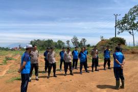Polsek Karang Tinggi Tanam Jagung di Lahan Produktif untuk Dukung Swasembada Pangan