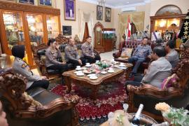 Jajaran Divhumas Polri Laksanakan Anjangsana ke Jend. Pol (Purn) Da'i Bachtiar