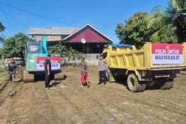 Bantuan Alat Berat Kapolri Dukung Pembersihan Lumpur Pasca Banjir di Pidie