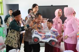 Kapolres Bengkulu Utara Tebar Kepedulian di SLB Gunung Selan, Hadirkan Sentuhan Humanis untuk Anak Berkebutuhan Khusus