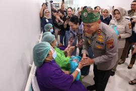  Kolaborasi Kemanusiaan, Polda Riau Bantu 310 Warga Ikut Operasi Katarak Gratis
