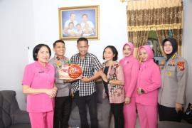 Polda Bengkulu Tebar Kepedulian Melalui Kegiatan Anjangsana kepada Anggota Sakit, Purnawirawan dan Warakawuri